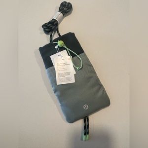 Lululemon Play Forward Crossbody Pouch